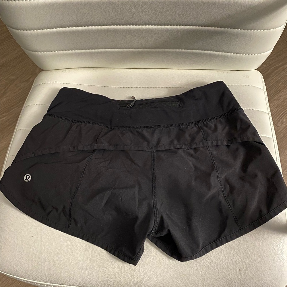 Lululemon Speed Up Low Rise short 2.5 inches